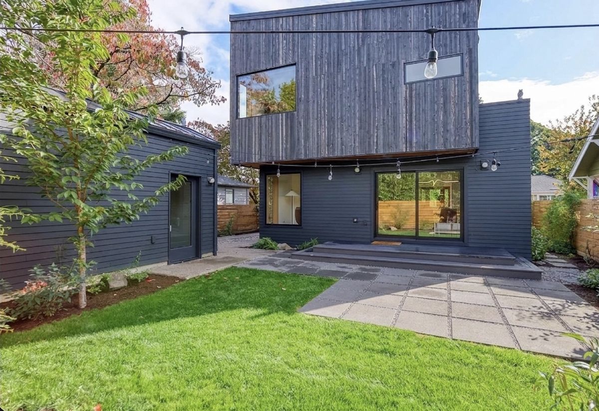 Private fenced backyard at family-friendly Portland vacation home in South Tabor